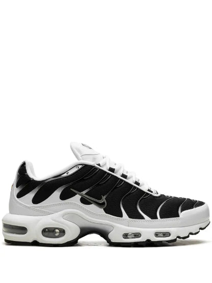 NIKE AIR MAX PLUS "BLACK / WHITE