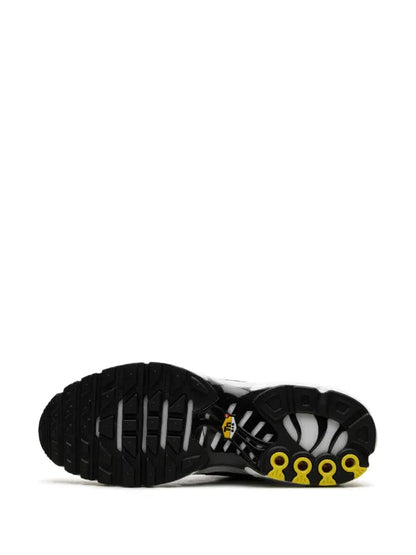NIKE AIR MAX PLUS "BLACK / WHITE