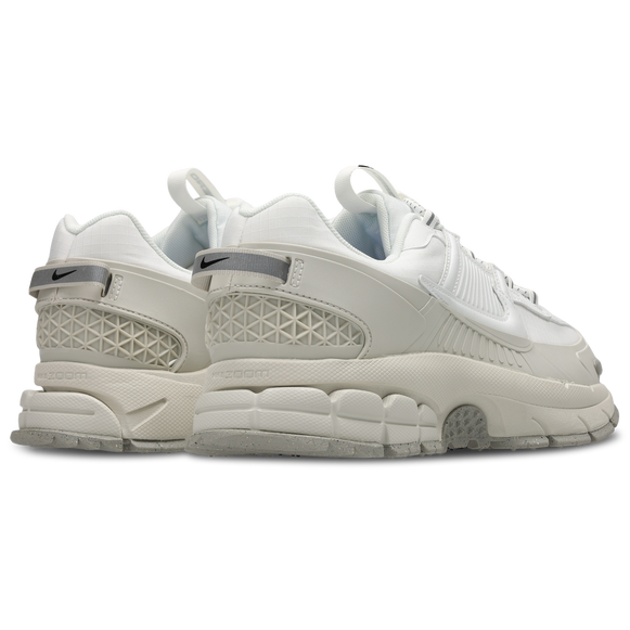NIKE ZOOM VOMERO ROAM WHITE SNEAKER