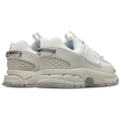 NIKE ZOOM VOMERO ROAM WHITE SNEAKER